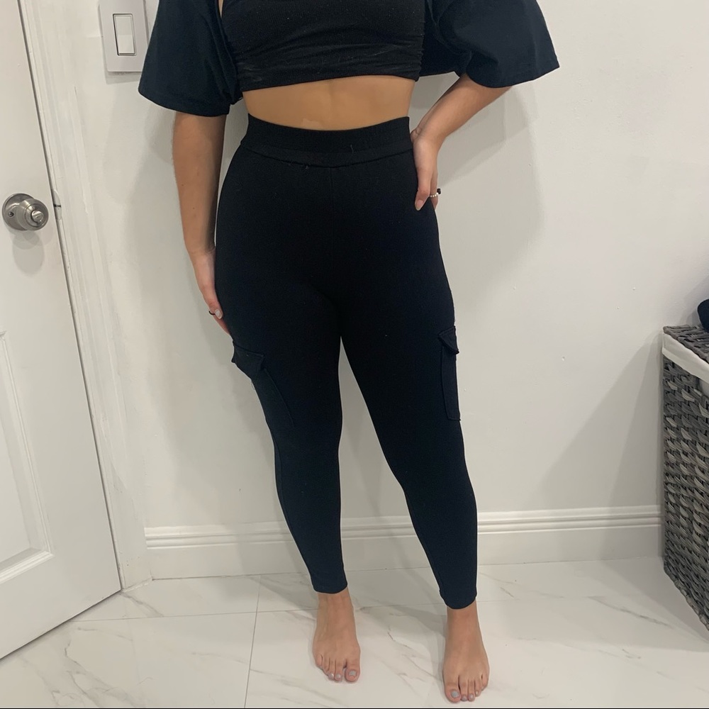 Black leggings with pockets on the side.